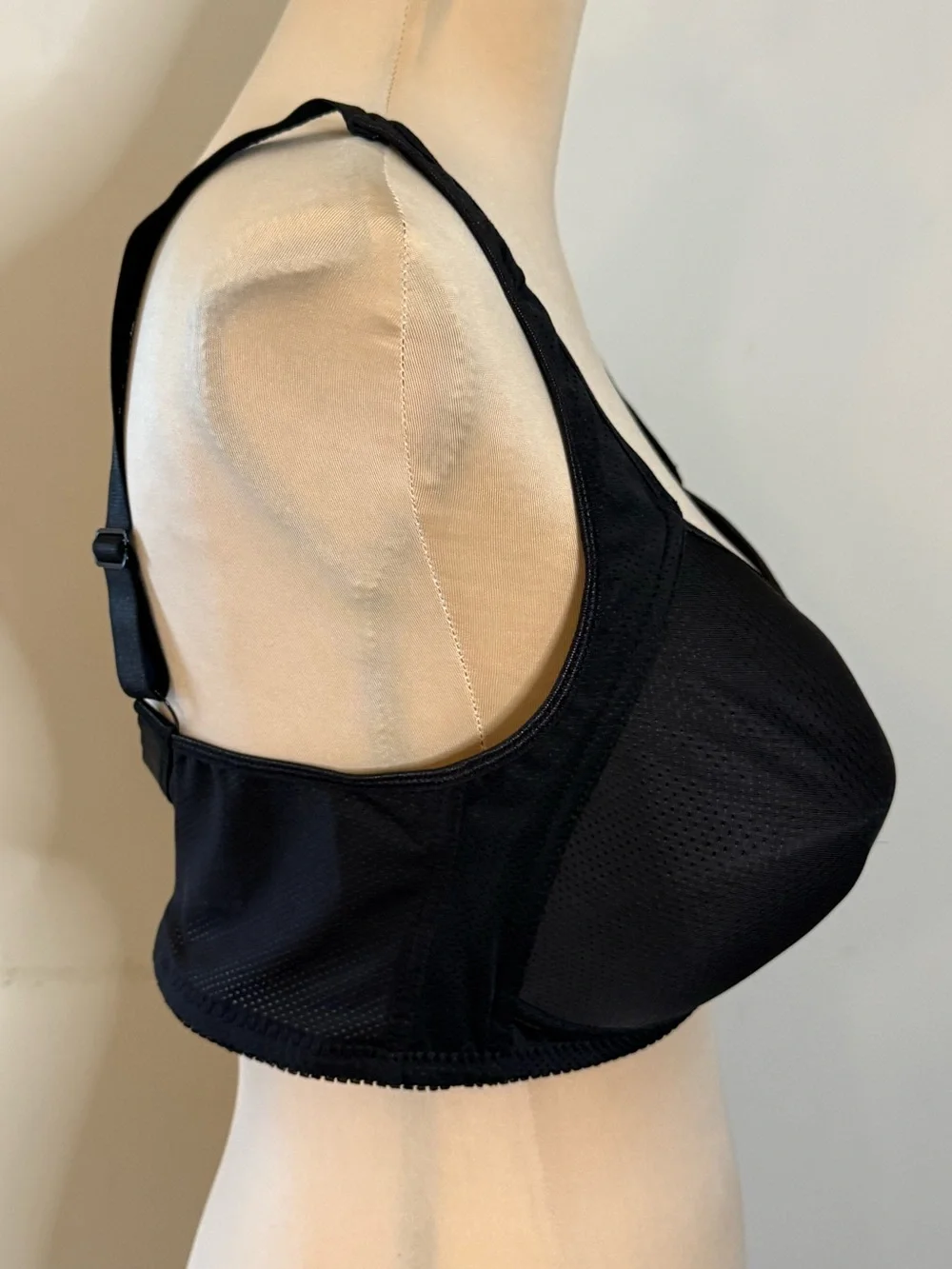 Carrie Amber Intimates black wire free comfort bra SZ 38D -one bra